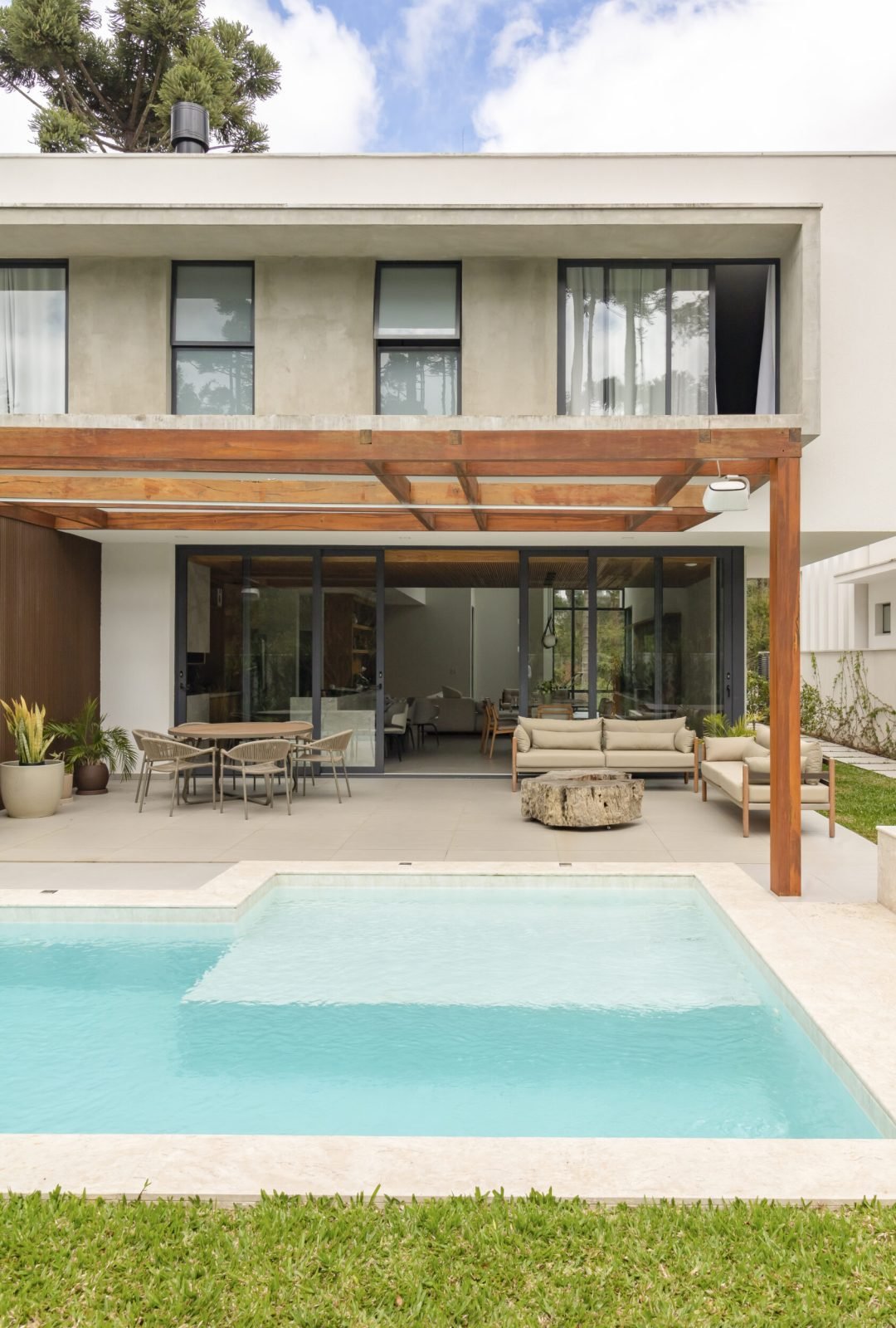 foto profissional de fachada residencial moderna em Curitiba